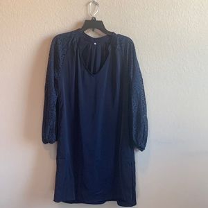 Women’s navy blue dress with lace sleeves and pockets size large - new
